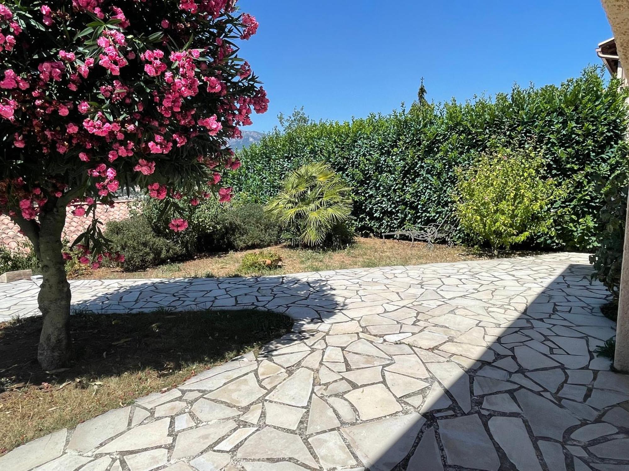 Rez De Jardin, Entre Mer Et Montagne Levens Exterior foto